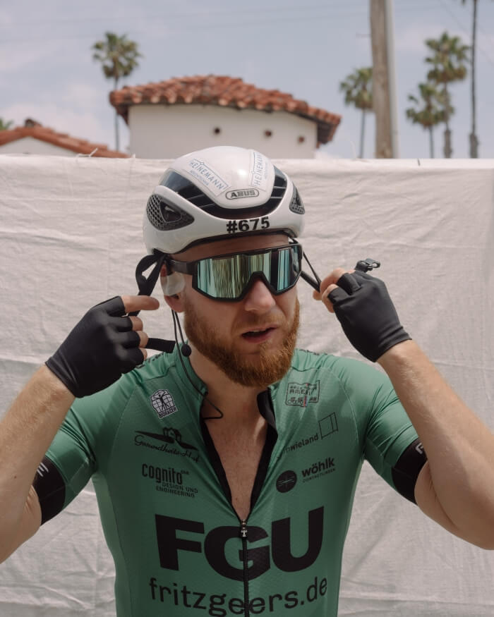 Weather-resistant radio solution during the race Radio device in rainy ultracycling conditions