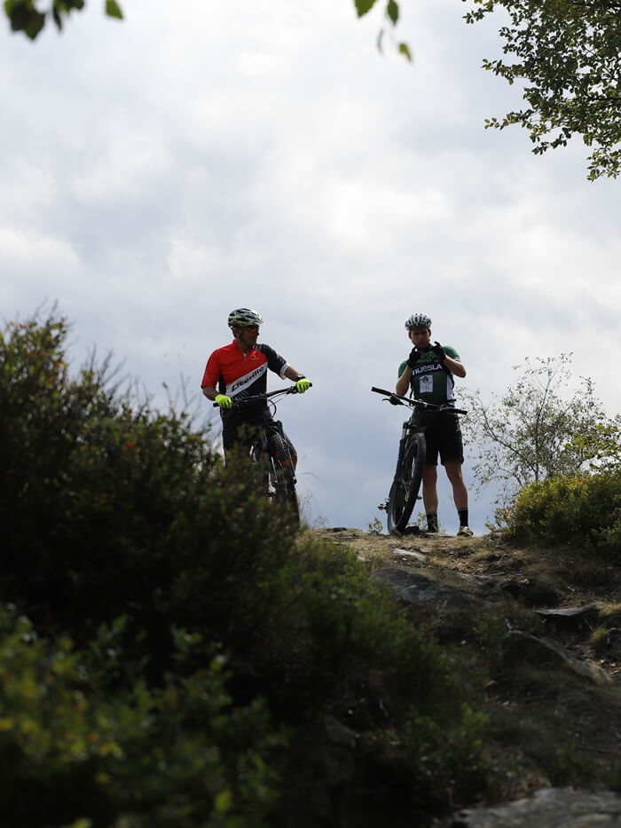 Mountain bike guide coaching participants MTB course riding technique trails
